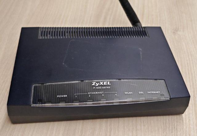Router Modem - ZyXEL P-600 Wi-Fi