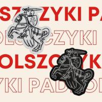 Naszywki z białoruską symboliką.